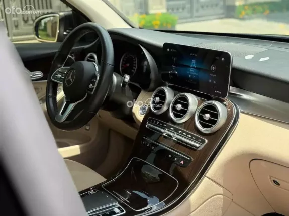 Mercedes-Benz GLC 200 2022 - Đen kem