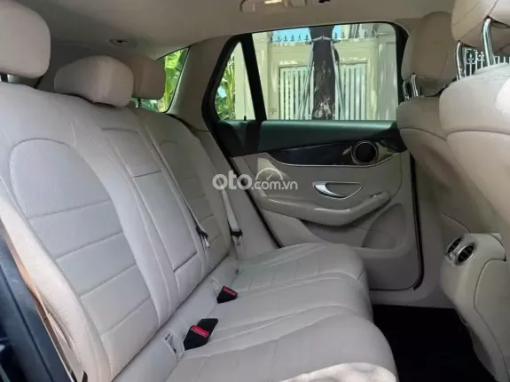Mercedes-Benz GLC 200 2022 - Đen kem