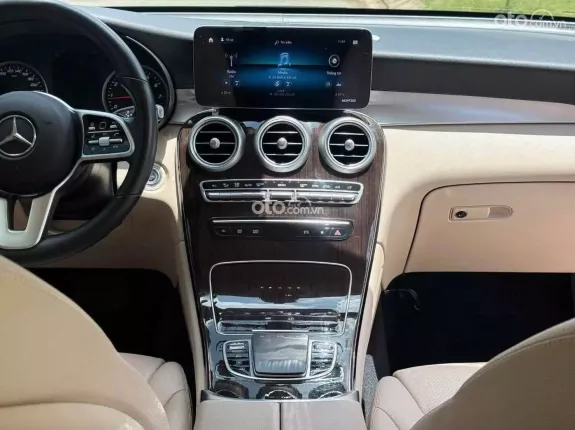 Mercedes-Benz GLC 200 2022 - Đen kem
