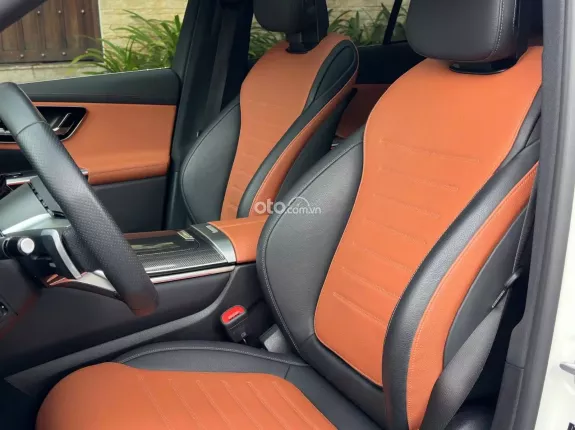Mercedes-Benz GLC 300 4Matic V1 2024 - All New 2024 HUD Kính Siêu Lướt