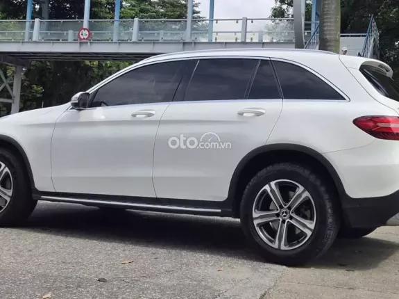 Mercedes-Benz GLC 250 4Matic 2017 - Chạy 4,6v km siêu mới