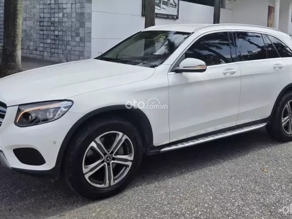 Mercedes-Benz GLC 250 4Matic 2017 - Chạy 4,6v km siêu mới