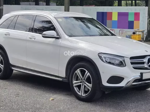 Mercedes-Benz GLC 250 4Matic 2017 - Chạy 4,6v km siêu mới