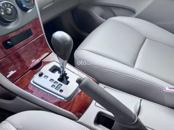 Toyota Corolla Altis 1.8G CVT 2010 - Gia đình cần bán gấp
