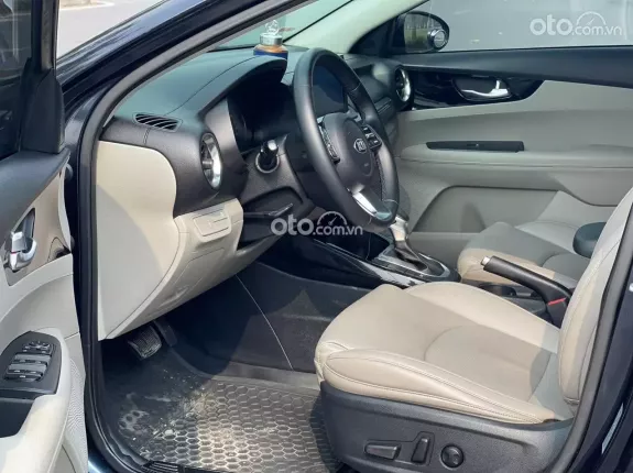 Kia Cerato 2.0 AT Premium 2019 - Gia đình cần tiền bán gấp