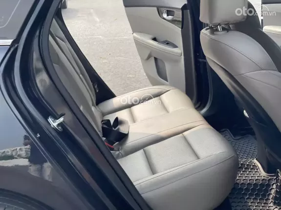 Kia Cerato 2.0 AT Premium 2019 - Gia đình cần tiền bán gấp