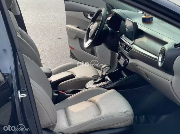 Kia Cerato 2.0 AT Premium 2019 - Gia đình cần tiền bán gấp