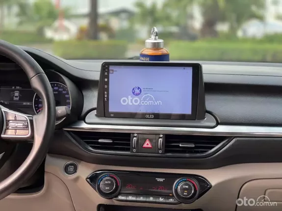Kia Cerato 2.0 AT Premium 2019 - Gia đình cần tiền bán gấp