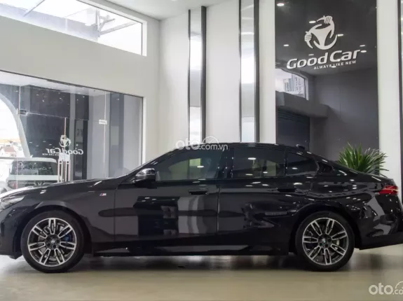 BMW 530i M Sport 2025 - Black Edition lướt nhẹ cực đẹp