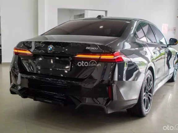BMW 530i M Sport 2025 - Black Edition lướt nhẹ cực đẹp