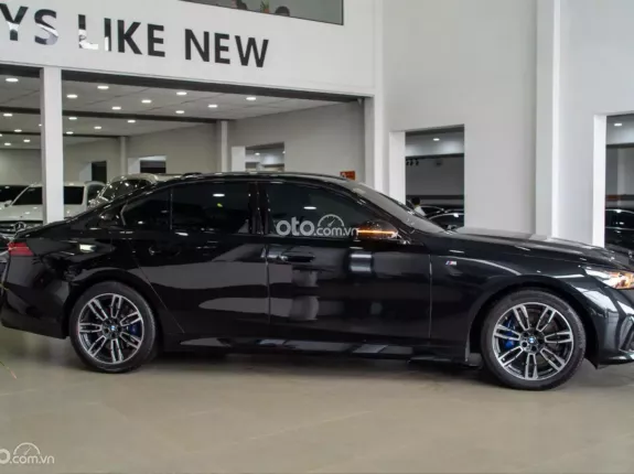 BMW 530i M Sport 2025 - Black Edition lướt nhẹ cực đẹp