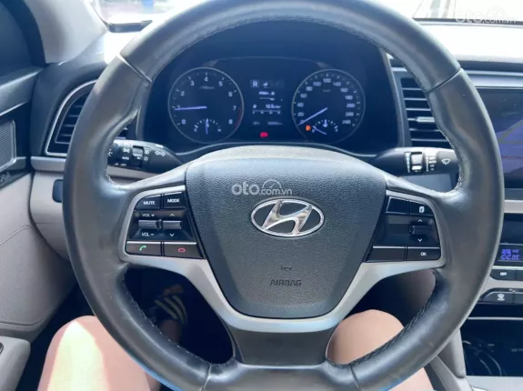 Hyundai Elantra 1.6 AT Đặc biệt 2019 - Gia đình trào bán