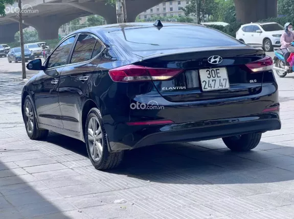 Hyundai Elantra 1.6 AT Đặc biệt 2019 - Gia đình trào bán