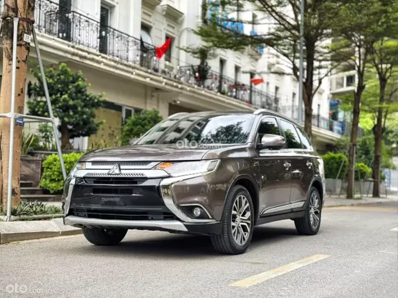 Mitsubishi Outlander 2.0 CVT 2018 - 7 CHỖ GIÁ ĐẸP