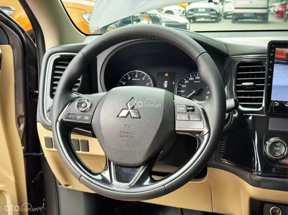 Mitsubishi Outlander 2.0 CVT 2018 - 7 CHỖ GIÁ ĐẸP