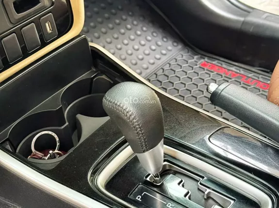 Mitsubishi Outlander 2.0 CVT 2018 - 7 CHỖ GIÁ ĐẸP