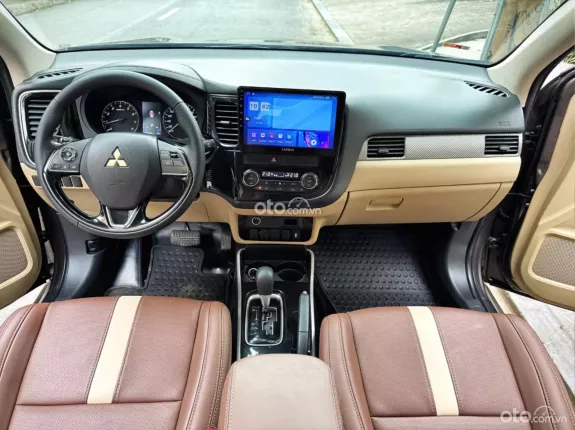 Mitsubishi Outlander 2.0 CVT 2018 - 7 CHỖ GIÁ ĐẸP