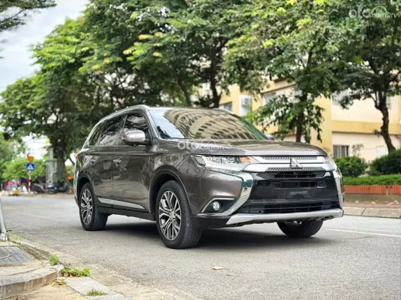 Mitsubishi Outlander 2.0 CVT 2018 - 7 CHỖ GIÁ ĐẸP