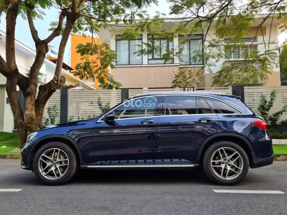 Mercedes-Benz GLC 300 4Matic 2019 - Màu xanh Cavansite sang trọng