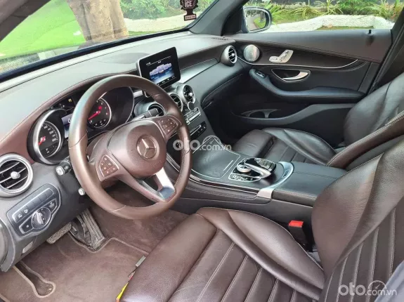 Mercedes-Benz GLC 300 4Matic 2019 - Màu xanh Cavansite sang trọng