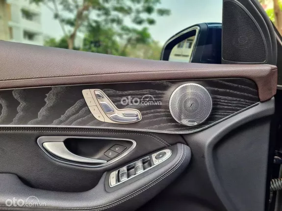 Mercedes-Benz GLC 300 4Matic 2019 - Màu xanh Cavansite sang trọng