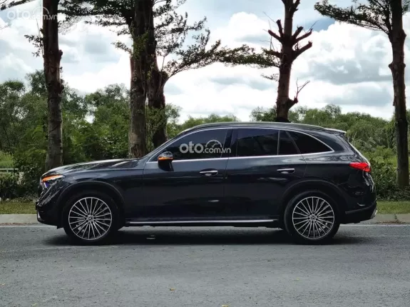 Mercedes-Benz GLC 300 4Matic 2023 - Xám titan. 30.000km zin