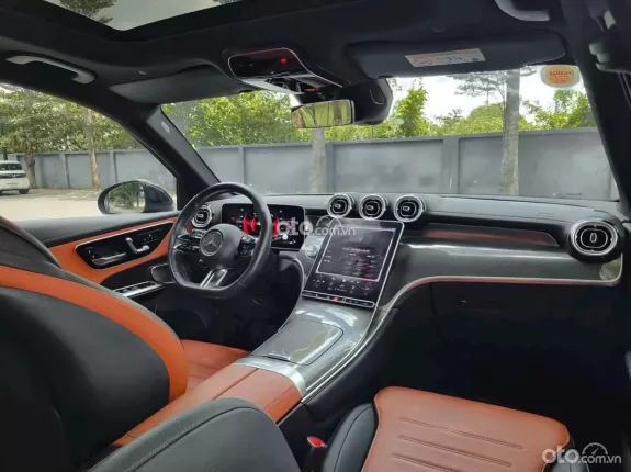 Mercedes-Benz GLC 300 4Matic 2023 - Xám titan. 30.000km zin