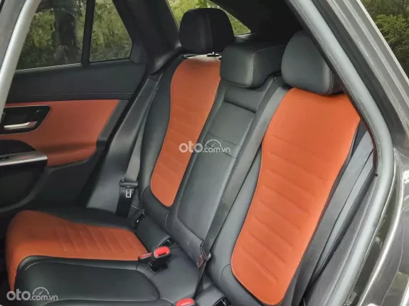 Mercedes-Benz GLC 300 4Matic 2023 - Xám titan. 30.000km zin