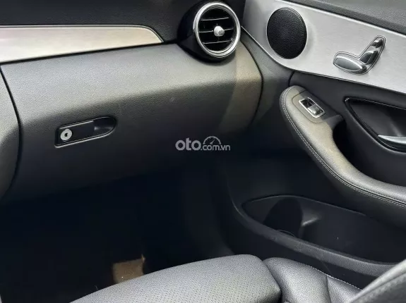 Mercedes-Benz C180 AMG 2021 - Xe đẹp, 1 chủ sử dụng