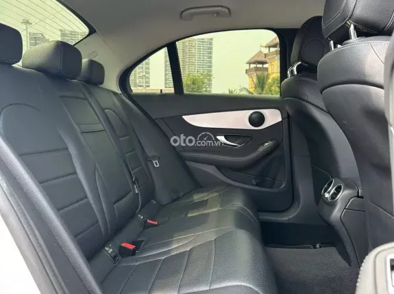 Mercedes-Benz C180 AMG 2021 - Xe đẹp, 1 chủ sử dụng