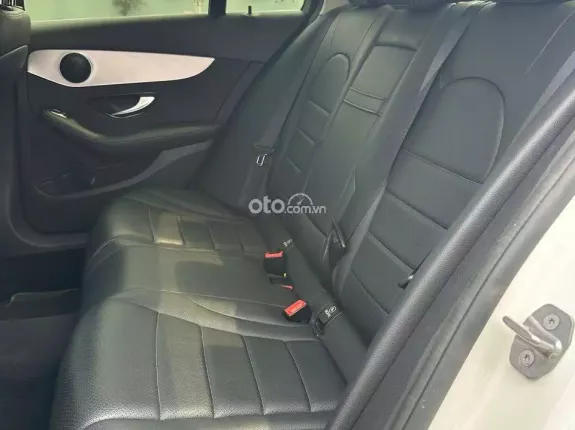 Mercedes-Benz C180 AMG 2021 - Xe đẹp, 1 chủ sử dụng