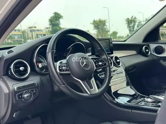Mercedes-Benz C180 AMG 2021 - Xe đẹp, 1 chủ sử dụng