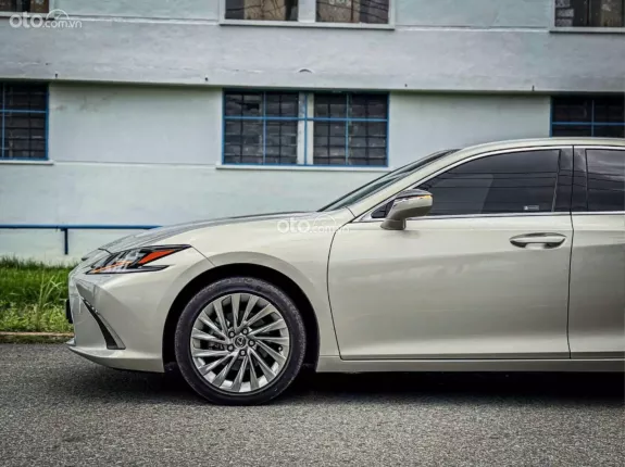 Lexus ES 250 F-Sport 2025 - Siêu lướt 18000km cực đẹp
