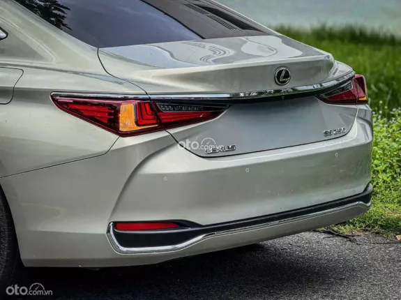 Lexus ES 250 F-Sport 2025 - Siêu lướt 18000km cực đẹp