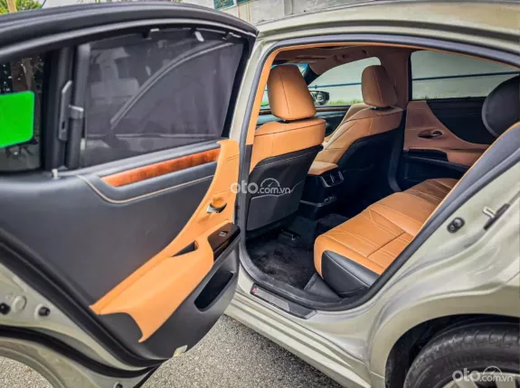 Lexus ES 250 F-Sport 2025 - Siêu lướt 18000km cực đẹp