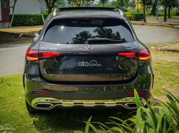 Mercedes-Benz GLC 300 4Matic 2023 - Xán Titan lướt nhẹ cực đẹp