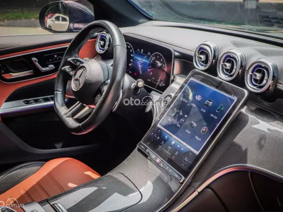 Mercedes-Benz GLC 300 4Matic 2023 - Xán Titan lướt nhẹ cực đẹp