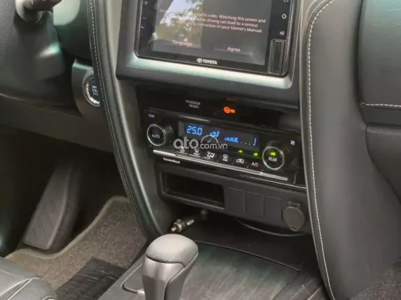 Toyota Fortuner 2.4G 4x2 AT  2022 - SỐ TỰ ĐỘNG 7 CHỖ