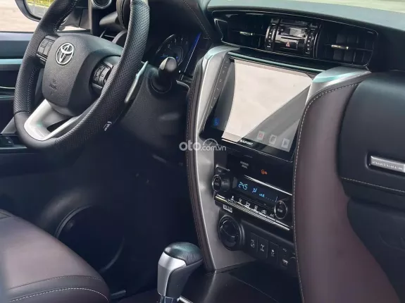 Toyota Fortuner 2.7 V 4X4 AT 2017 - MODEL 2018 | NHẬP KHẨU INDONESIA
