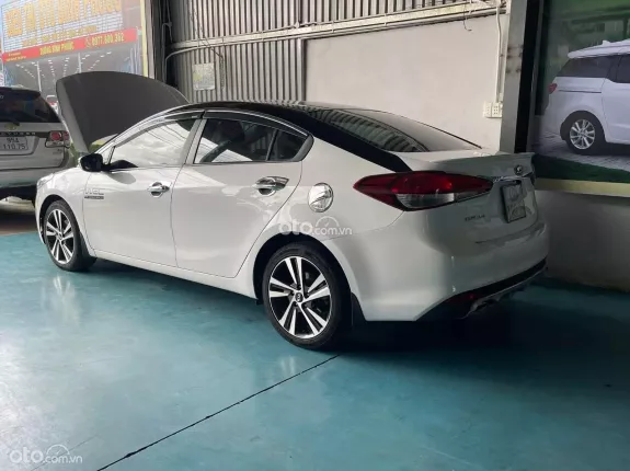 Kia Cerato 1.6 MT 2017 - Thiết kế trẻ trunng, năng động