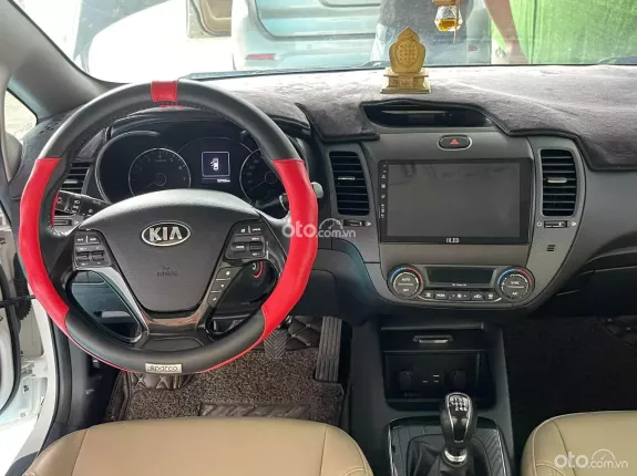 Kia Cerato 1.6 MT 2017 - Thiết kế trẻ trunng, năng động