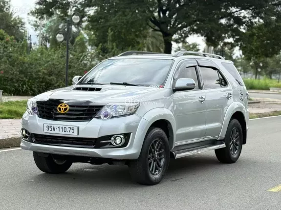 Toyota Fortuner 2.4 MT 4x2 2015 - Máy dầu bền bỉ, tiết kiệm nhiên liệu, giữ giá tốt