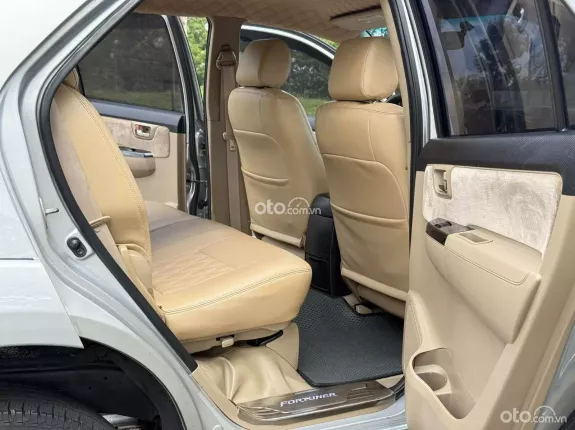 Toyota Fortuner 2.4 MT 4x2 2015 - Máy dầu bền bỉ, tiết kiệm nhiên liệu, giữ giá tốt