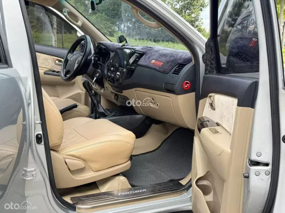 Toyota Fortuner 2.4 MT 4x2 2015 - Máy dầu bền bỉ, tiết kiệm nhiên liệu, giữ giá tốt