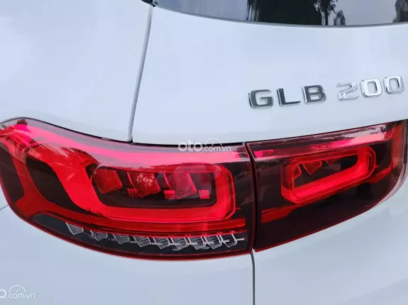 Mercedes-Benz GLB 200 AMG 2021 - Trắng - Nt Đen đỏ - Nhập Khẩu