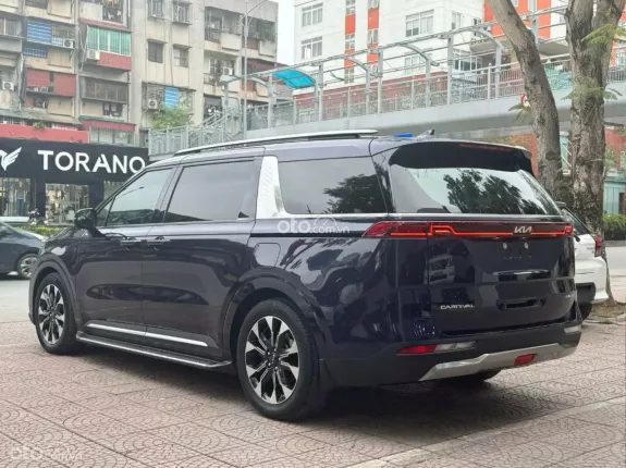 Kia Carnival 2.2D Signature 2022 - Xe màu xanh cavansite da bò, giá cực tốt