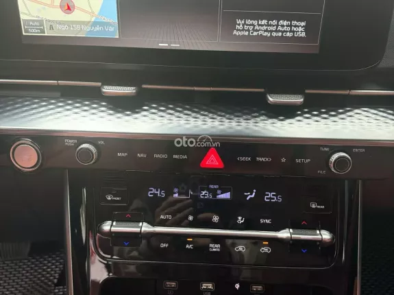 Kia Carnival 2.2D Signature 2022 - Xe màu xanh cavansite da bò, giá cực tốt