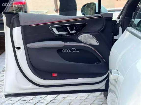 Mercedes-Benz EQS 2023 - Xe siêu lướt 3.200 km