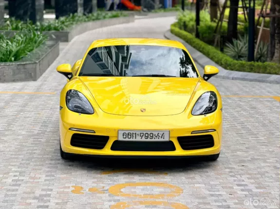 Porsche Cayman 2021 - Xe màu vàng nội thất đen