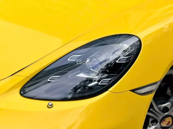 Porsche Cayman 2021 - Xe màu vàng nội thất đen